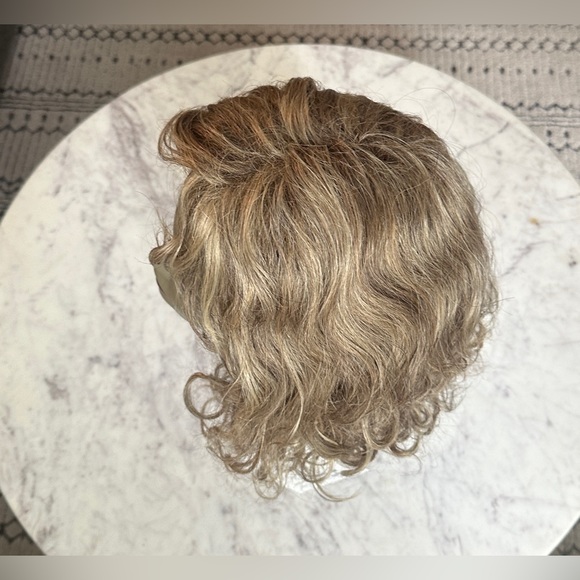 Vintage Rene Of Paris Wig #4106 Melissa (BROWN BLOND). - Picture 8 of 16